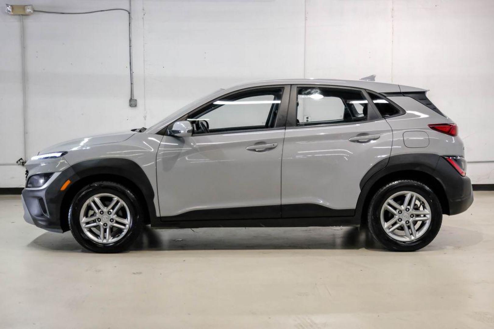 2023 Silver /Black Hyundai Kona SE (KM8K22AB3PU) with an 2.0L I4 DOHC Dual CVVT engine, CVT transmission, located at 15300 Midway Rd., Addison, TX, 75001, (972) 702-0011, 32.958321, -96.838074 - Photo#10