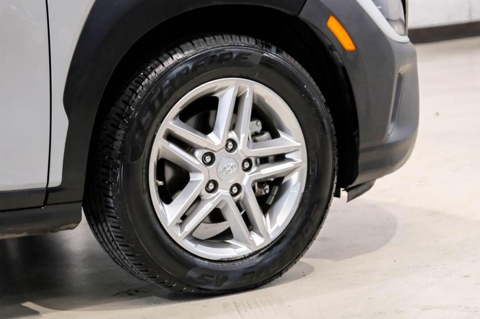 2023 Silver /Black Hyundai Kona SE (KM8K22AB3PU) with an 2.0L I4 DOHC Dual CVVT engine, CVT transmission, located at 15300 Midway Rd., Addison, TX, 75001, (972) 702-0011, 32.958321, -96.838074 - Photo#53