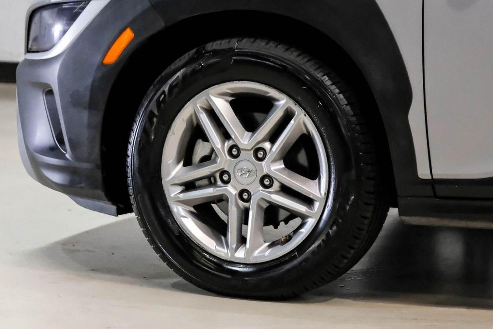 2023 Silver /Black Hyundai Kona SE (KM8K22AB3PU) with an 2.0L I4 DOHC Dual CVVT engine, CVT transmission, located at 15300 Midway Rd., Addison, TX, 75001, (972) 702-0011, 32.958321, -96.838074 - Photo#54