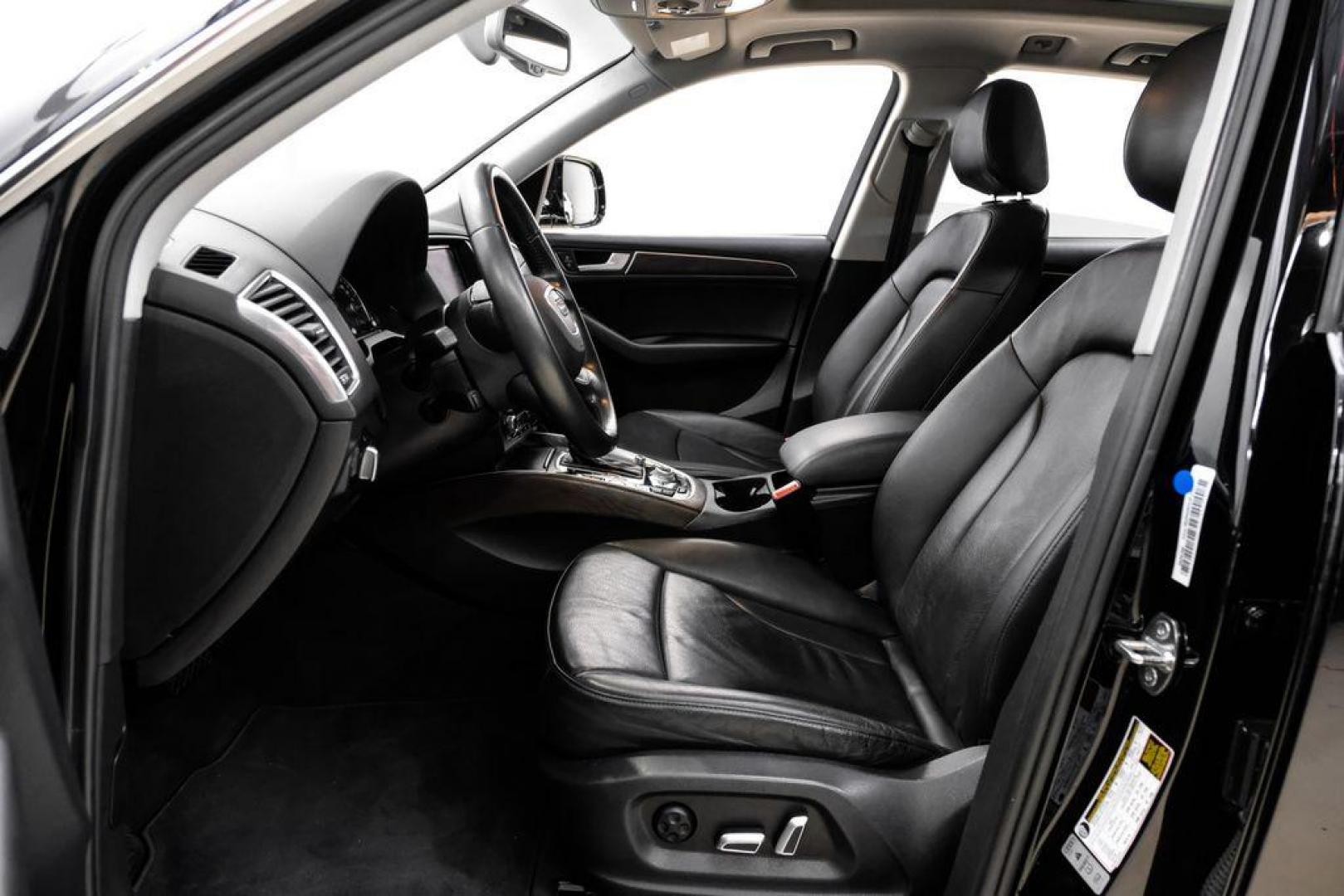 2017 Brilliant Black /Black Audi Q5 2.0T Premium Plus (WA1L2AFP8HA) with an 2.0L 4-Cylinder TFSI engine, Automatic transmission, located at 15300 Midway Rd., Addison, TX, 75001, (972) 702-0011, 32.958321, -96.838074 - Photo#3