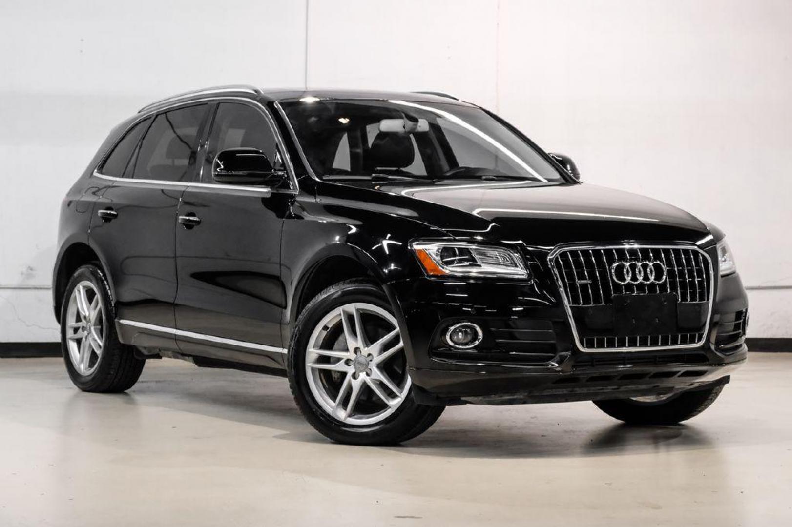 2017 Brilliant Black /Black Audi Q5 2.0T Premium Plus (WA1L2AFP8HA) with an 2.0L 4-Cylinder TFSI engine, Automatic transmission, located at 15300 Midway Rd., Addison, TX, 75001, (972) 702-0011, 32.958321, -96.838074 - Photo#5