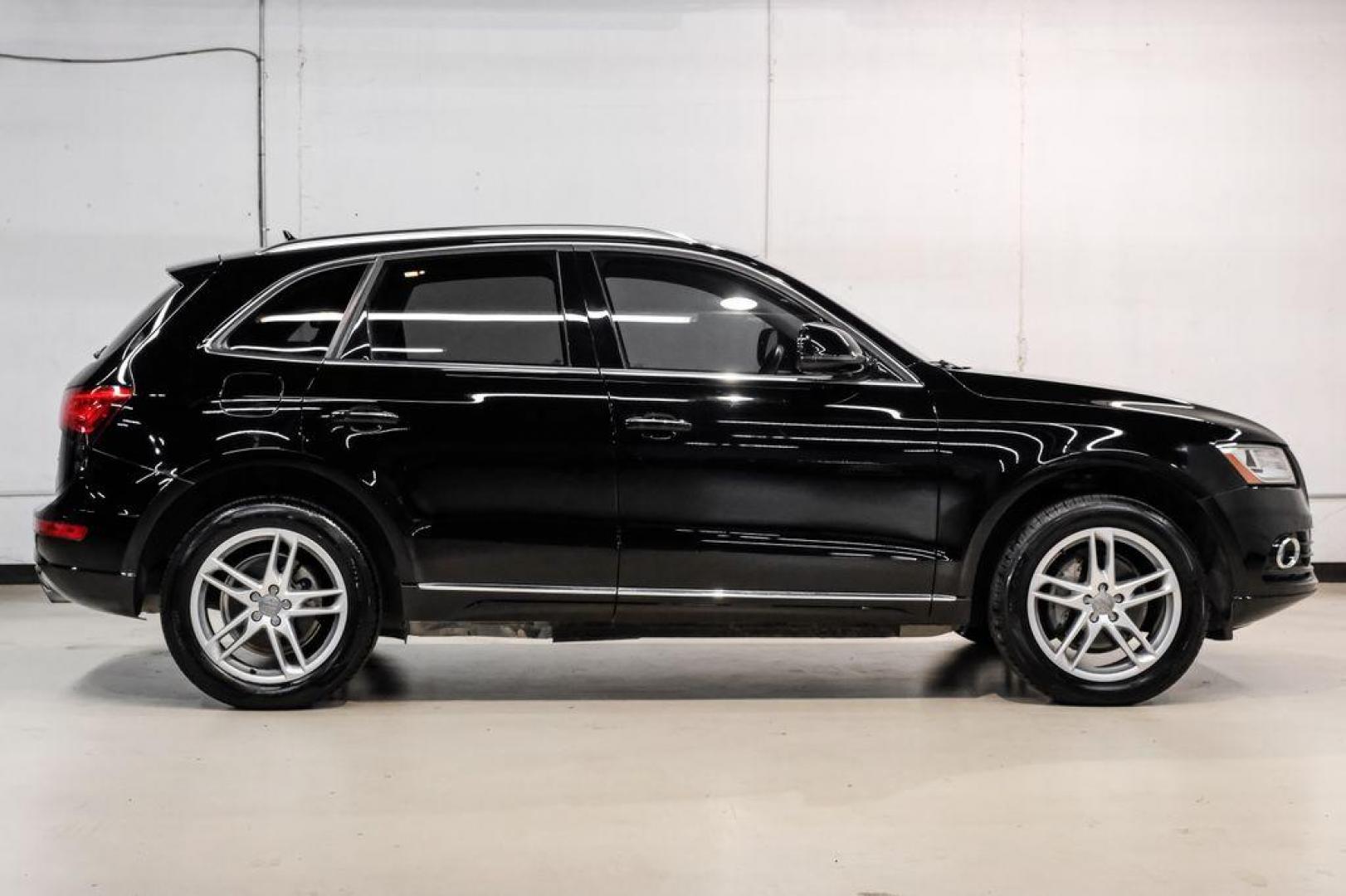 2017 Brilliant Black /Black Audi Q5 2.0T Premium Plus (WA1L2AFP8HA) with an 2.0L 4-Cylinder TFSI engine, Automatic transmission, located at 15300 Midway Rd., Addison, TX, 75001, (972) 702-0011, 32.958321, -96.838074 - Photo#6