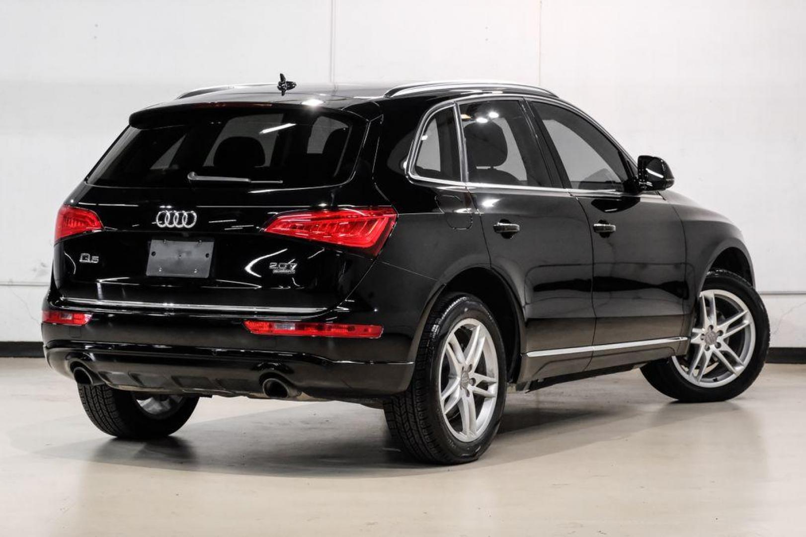 2017 Brilliant Black /Black Audi Q5 2.0T Premium Plus (WA1L2AFP8HA) with an 2.0L 4-Cylinder TFSI engine, Automatic transmission, located at 15300 Midway Rd., Addison, TX, 75001, (972) 702-0011, 32.958321, -96.838074 - Photo#7