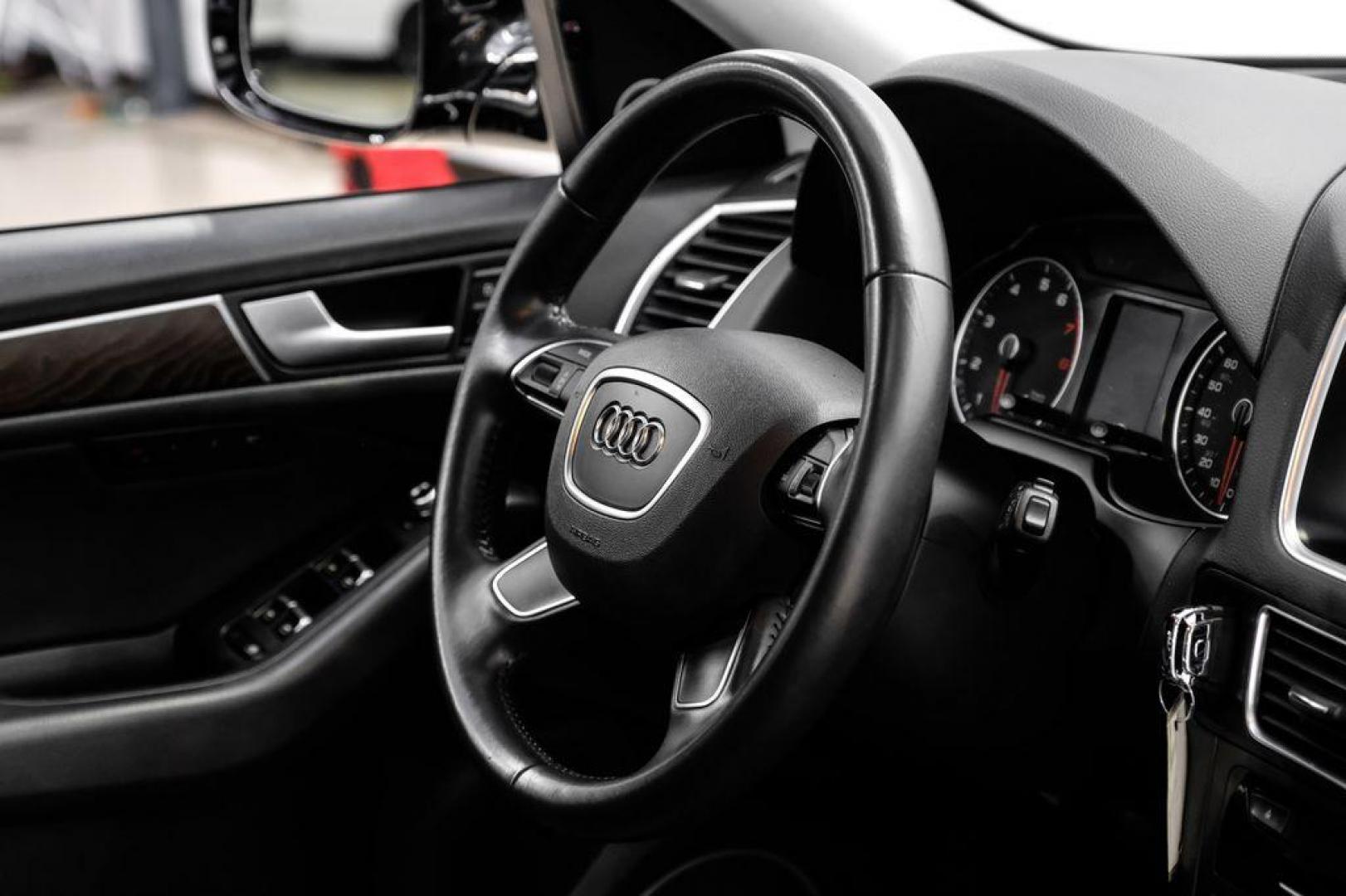 2017 Brilliant Black /Black Audi Q5 2.0T Premium Plus (WA1L2AFP8HA) with an 2.0L 4-Cylinder TFSI engine, Automatic transmission, located at 15300 Midway Rd., Addison, TX, 75001, (972) 702-0011, 32.958321, -96.838074 - Photo#13