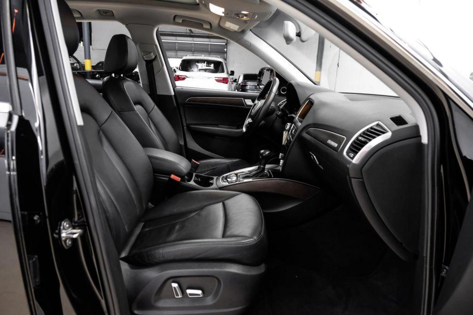 2017 Brilliant Black /Black Audi Q5 2.0T Premium Plus (WA1L2AFP8HA) with an 2.0L 4-Cylinder TFSI engine, Automatic transmission, located at 15300 Midway Rd., Addison, TX, 75001, (972) 702-0011, 32.958321, -96.838074 - Photo#31