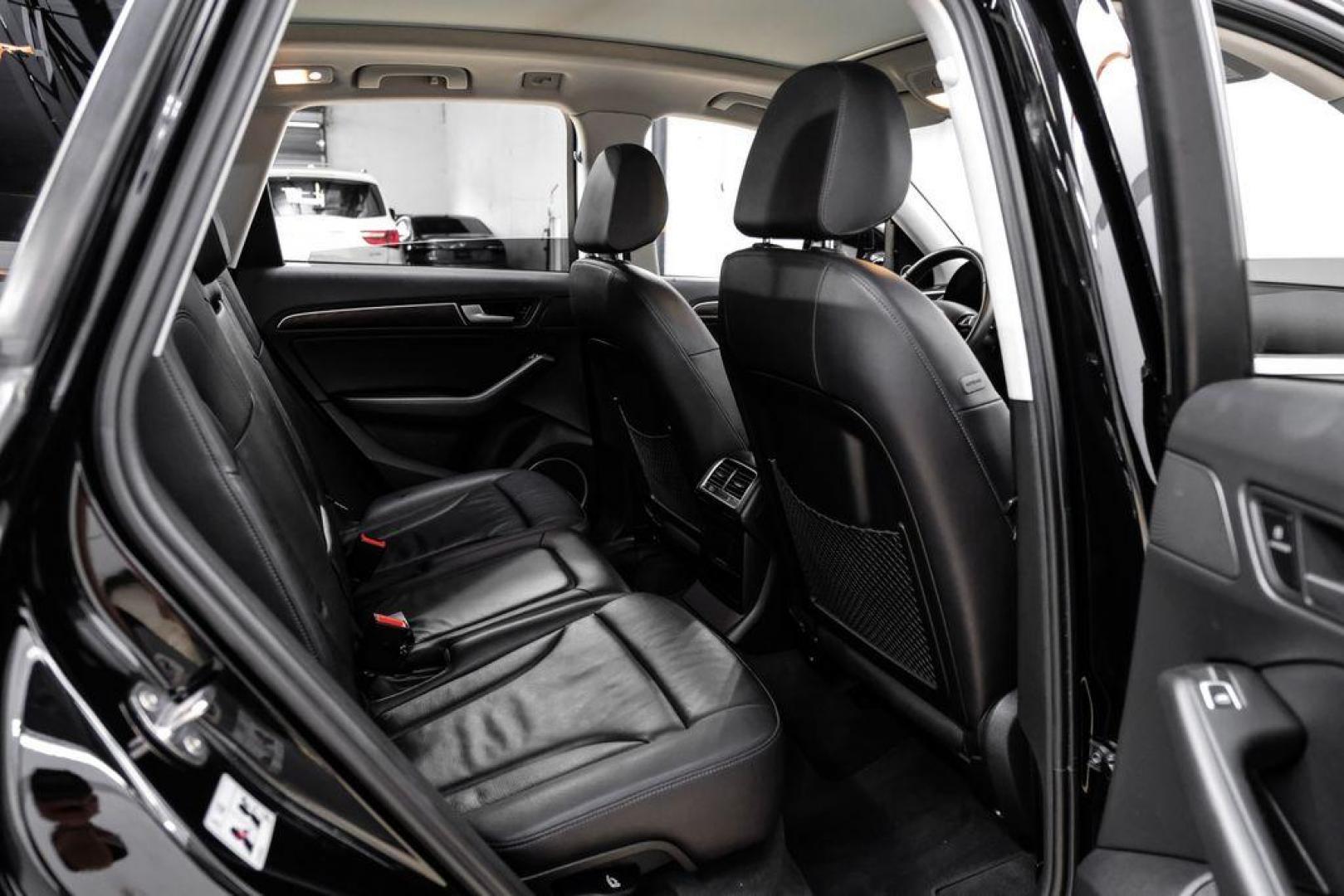 2017 Brilliant Black /Black Audi Q5 2.0T Premium Plus (WA1L2AFP8HA) with an 2.0L 4-Cylinder TFSI engine, Automatic transmission, located at 15300 Midway Rd., Addison, TX, 75001, (972) 702-0011, 32.958321, -96.838074 - Photo#33