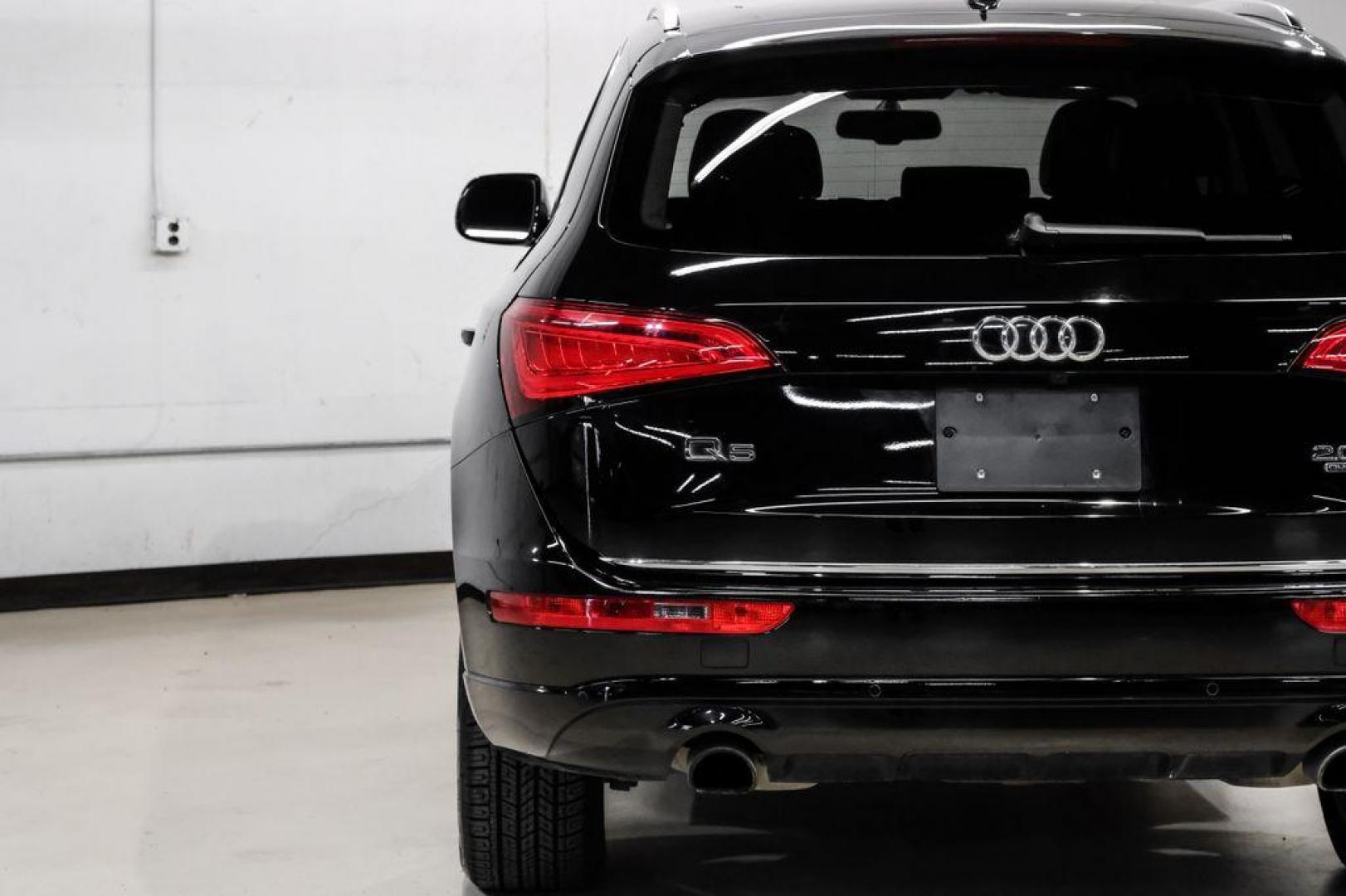 2017 Brilliant Black /Black Audi Q5 2.0T Premium Plus (WA1L2AFP8HA) with an 2.0L 4-Cylinder TFSI engine, Automatic transmission, located at 15300 Midway Rd., Addison, TX, 75001, (972) 702-0011, 32.958321, -96.838074 - Photo#43