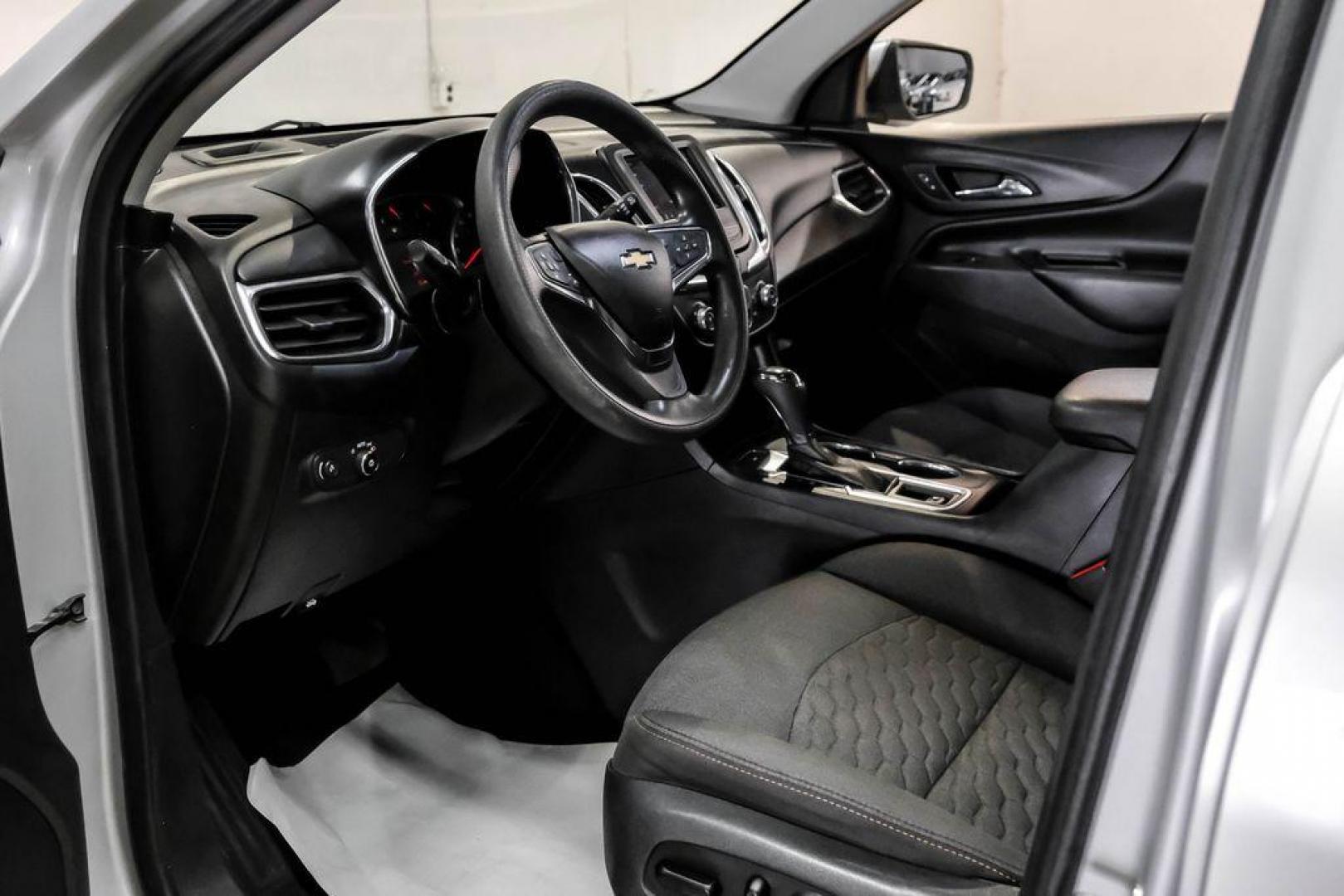 2020 Silver Ice Metallic /Jet Black Chevrolet Equinox LT (2GNAXUEV4L6) with an 1.5L DOHC engine, Automatic transmission, located at 15300 Midway Rd., Addison, TX, 75001, (972) 702-0011, 32.958321, -96.838074 - Photo#2