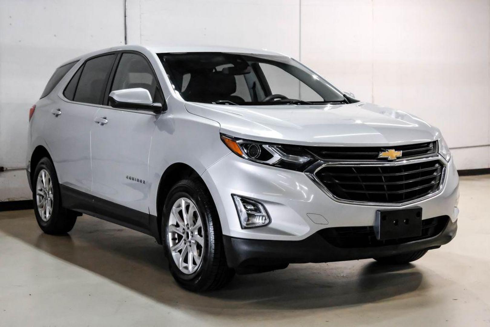 2020 Silver Ice Metallic /Jet Black Chevrolet Equinox LT (2GNAXUEV4L6) with an 1.5L DOHC engine, Automatic transmission, located at 15300 Midway Rd., Addison, TX, 75001, (972) 702-0011, 32.958321, -96.838074 - Photo#5