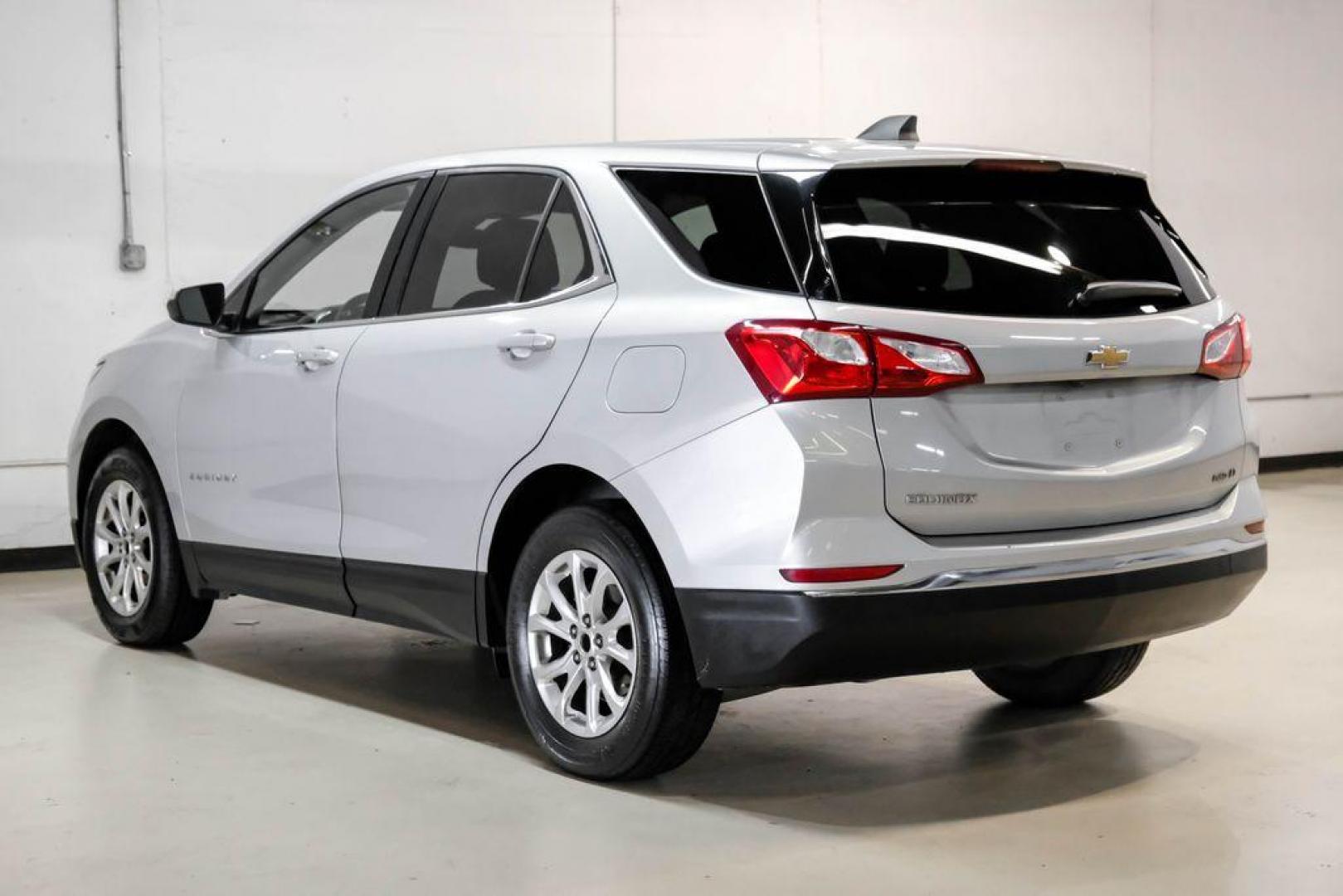 2020 Silver Ice Metallic /Jet Black Chevrolet Equinox LT (2GNAXUEV4L6) with an 1.5L DOHC engine, Automatic transmission, located at 15300 Midway Rd., Addison, TX, 75001, (972) 702-0011, 32.958321, -96.838074 - Photo#9