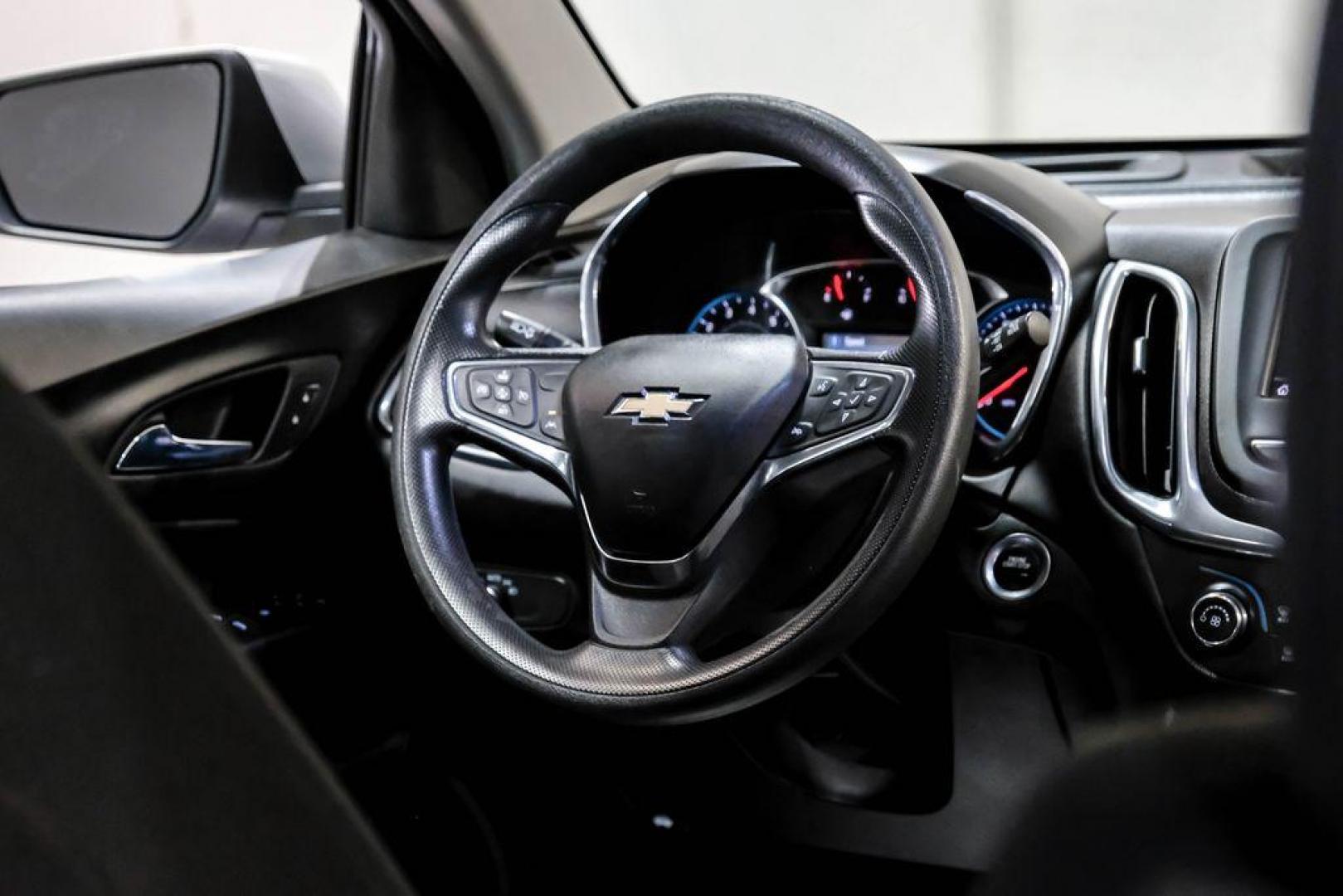 2020 Silver Ice Metallic /Jet Black Chevrolet Equinox LT (2GNAXUEV4L6) with an 1.5L DOHC engine, Automatic transmission, located at 15300 Midway Rd., Addison, TX, 75001, (972) 702-0011, 32.958321, -96.838074 - Photo#14