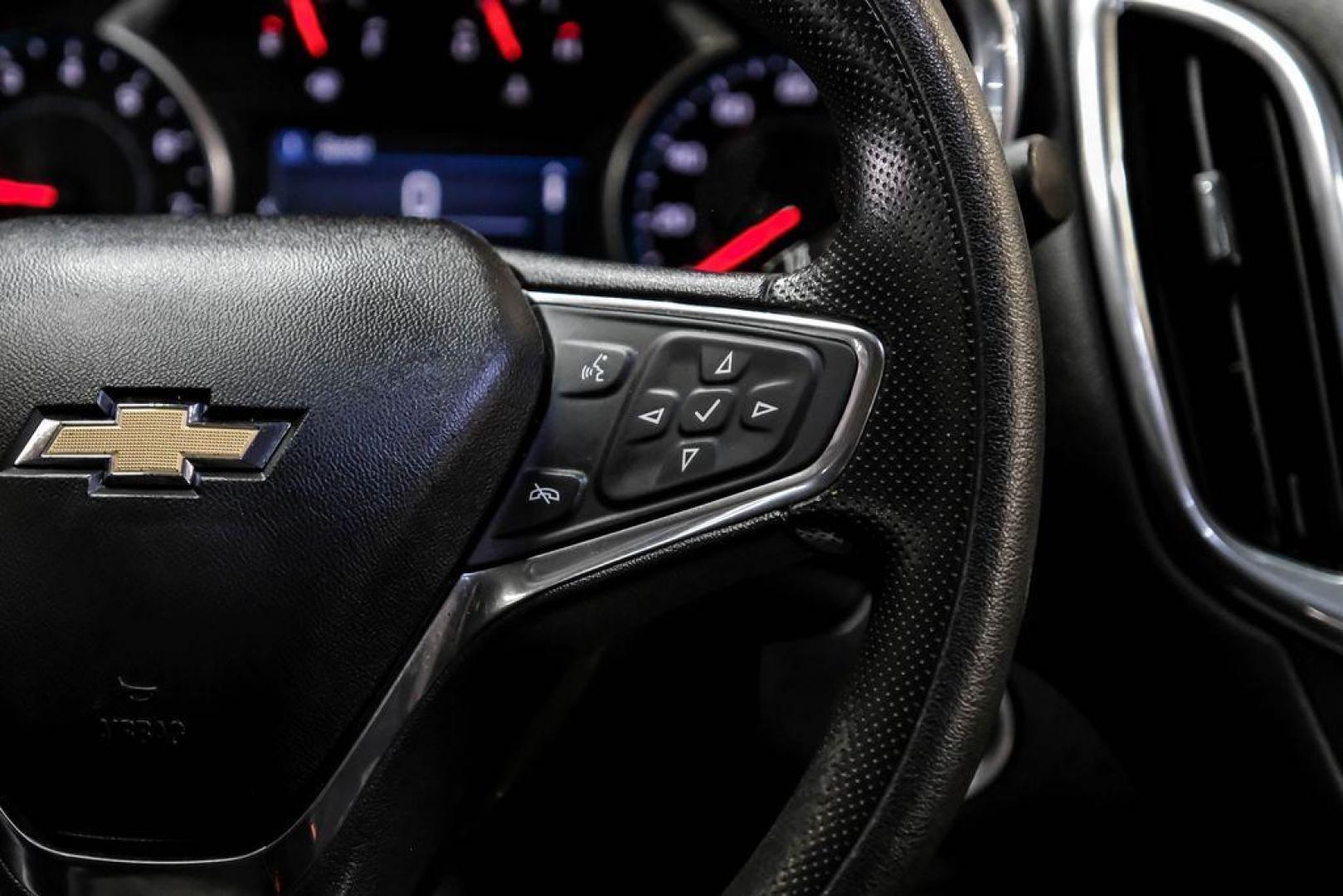 2020 Silver Ice Metallic /Jet Black Chevrolet Equinox LT (2GNAXUEV4L6) with an 1.5L DOHC engine, Automatic transmission, located at 15300 Midway Rd., Addison, TX, 75001, (972) 702-0011, 32.958321, -96.838074 - Photo#18