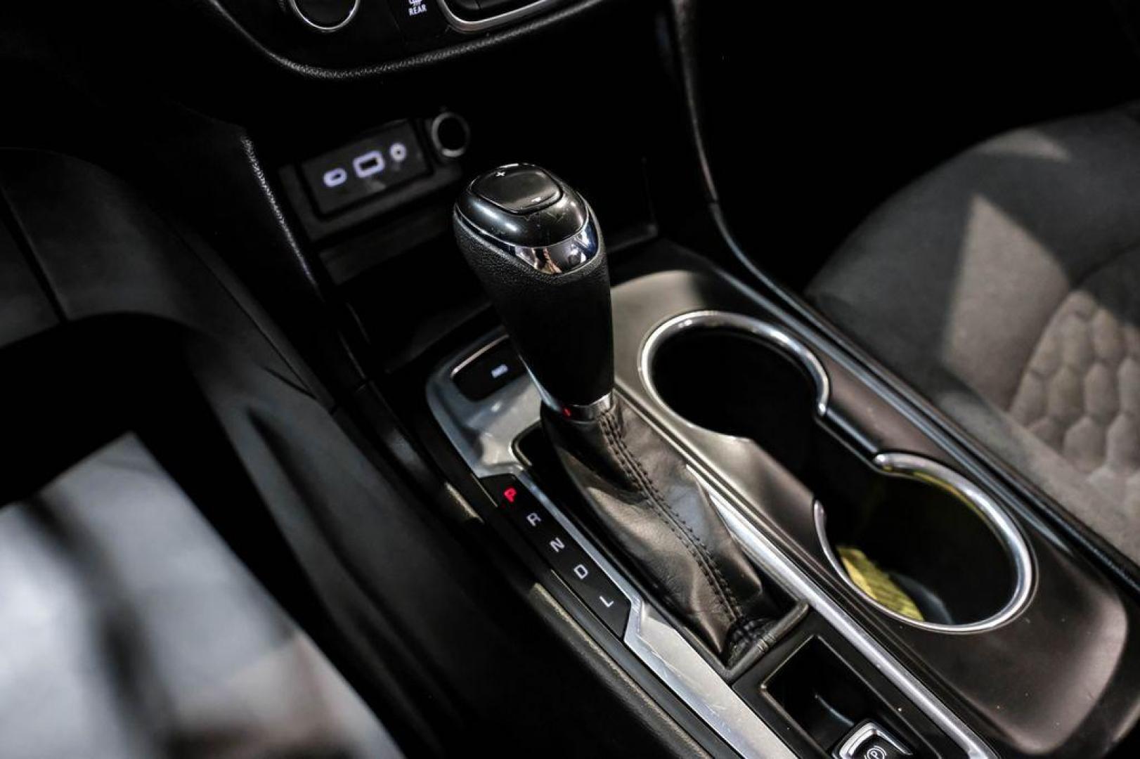 2020 Silver Ice Metallic /Jet Black Chevrolet Equinox LT (2GNAXUEV4L6) with an 1.5L DOHC engine, Automatic transmission, located at 15300 Midway Rd., Addison, TX, 75001, (972) 702-0011, 32.958321, -96.838074 - Photo#24