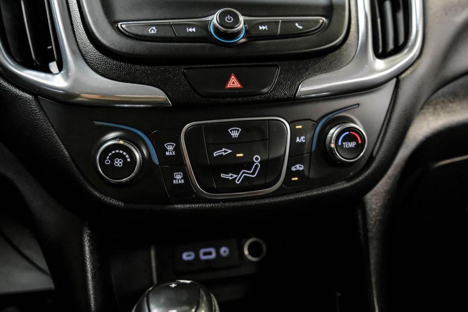 2020 Silver Ice Metallic /Jet Black Chevrolet Equinox LT (2GNAXUEV4L6) with an 1.5L DOHC engine, Automatic transmission, located at 15300 Midway Rd., Addison, TX, 75001, (972) 702-0011, 32.958321, -96.838074 - Photo#25