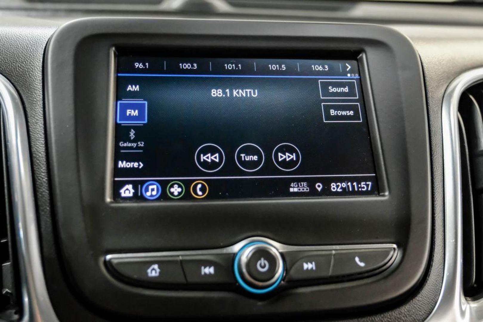 2020 Silver Ice Metallic /Jet Black Chevrolet Equinox LT (2GNAXUEV4L6) with an 1.5L DOHC engine, Automatic transmission, located at 15300 Midway Rd., Addison, TX, 75001, (972) 702-0011, 32.958321, -96.838074 - Photo#26