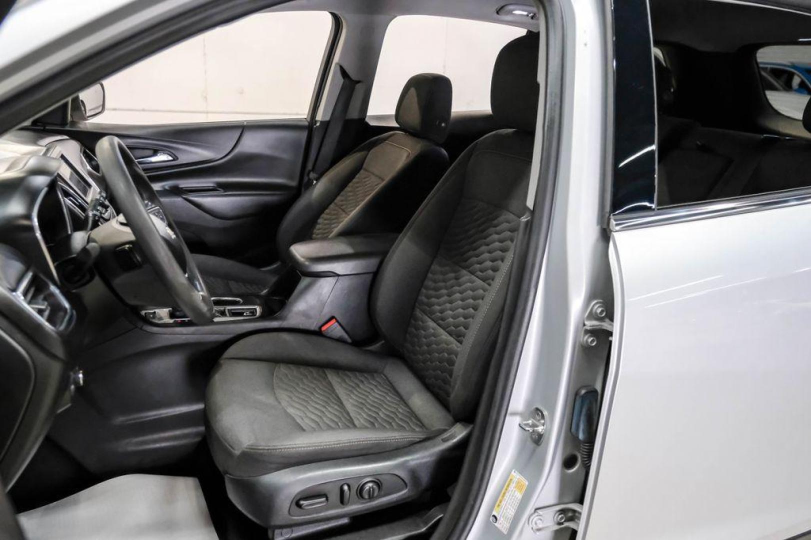 2020 Silver Ice Metallic /Jet Black Chevrolet Equinox LT (2GNAXUEV4L6) with an 1.5L DOHC engine, Automatic transmission, located at 15300 Midway Rd., Addison, TX, 75001, (972) 702-0011, 32.958321, -96.838074 - Photo#30