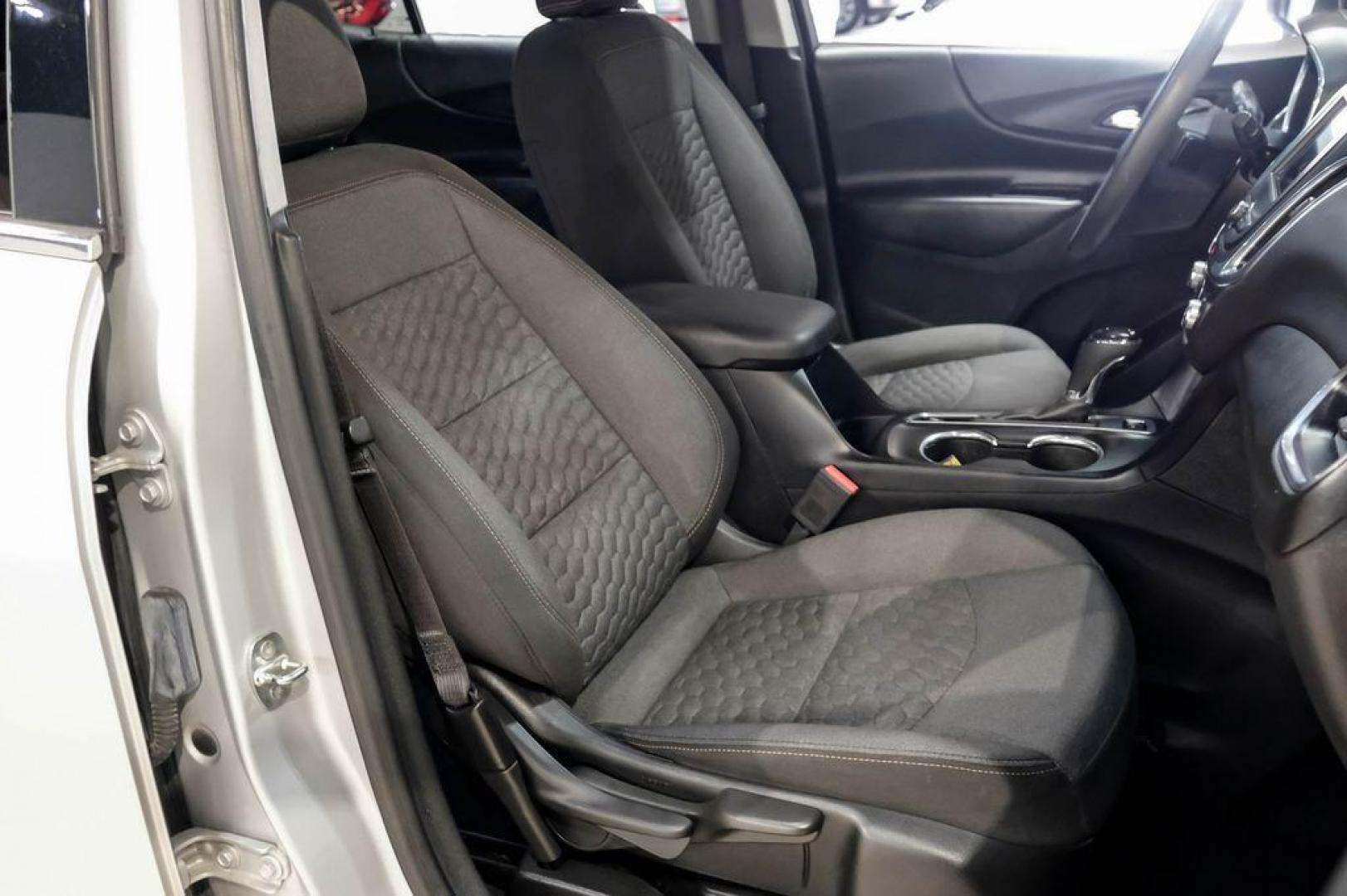 2020 Silver Ice Metallic /Jet Black Chevrolet Equinox LT (2GNAXUEV4L6) with an 1.5L DOHC engine, Automatic transmission, located at 15300 Midway Rd., Addison, TX, 75001, (972) 702-0011, 32.958321, -96.838074 - Photo#32