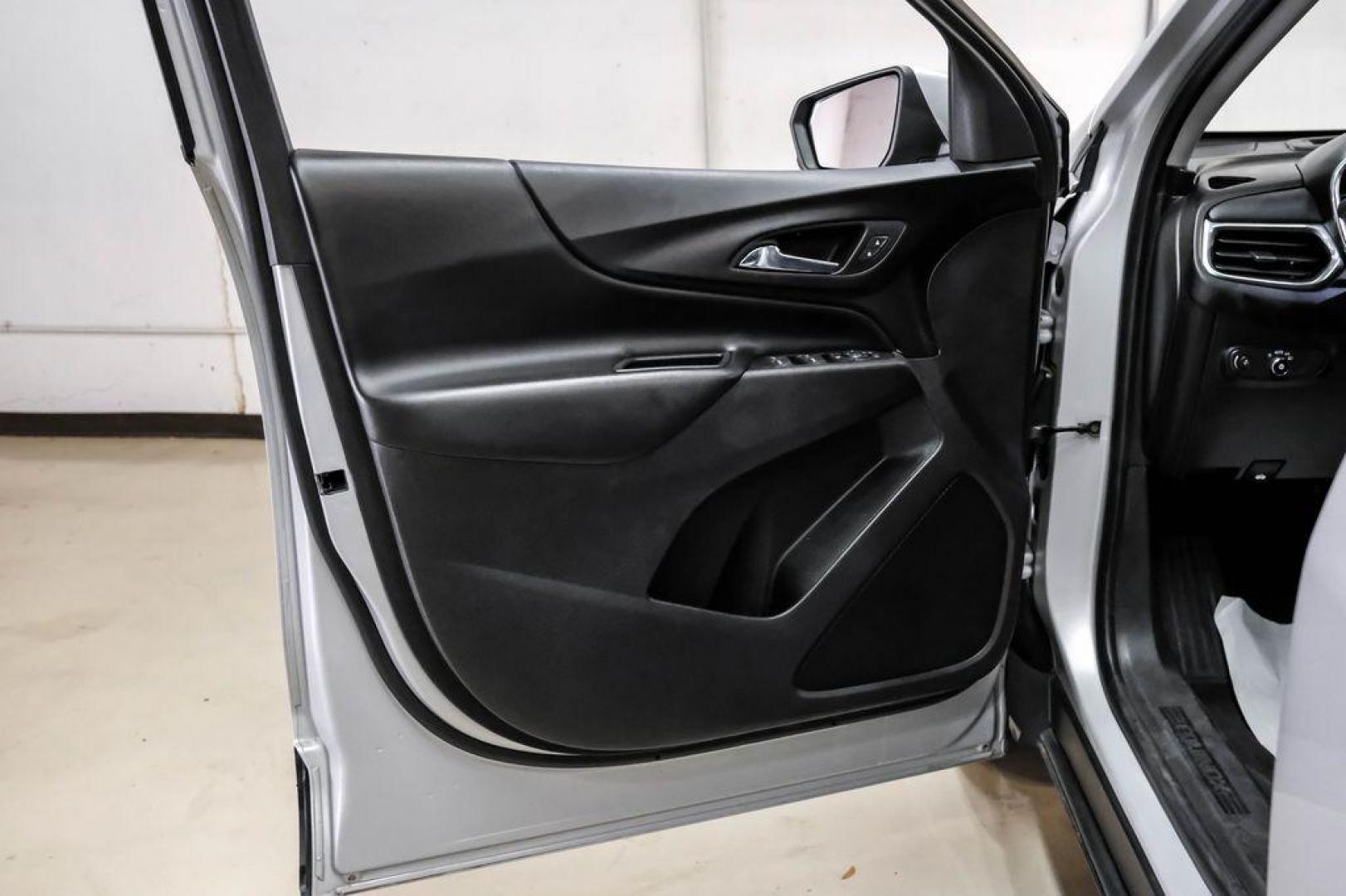 2020 Silver Ice Metallic /Jet Black Chevrolet Equinox LT (2GNAXUEV4L6) with an 1.5L DOHC engine, Automatic transmission, located at 15300 Midway Rd., Addison, TX, 75001, (972) 702-0011, 32.958321, -96.838074 - Photo#42