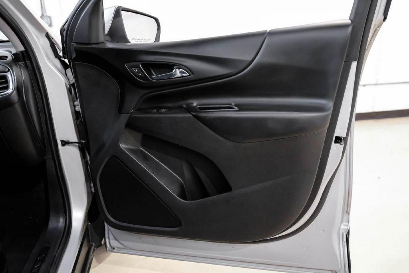 2020 Silver Ice Metallic /Jet Black Chevrolet Equinox LT (2GNAXUEV4L6) with an 1.5L DOHC engine, Automatic transmission, located at 15300 Midway Rd., Addison, TX, 75001, (972) 702-0011, 32.958321, -96.838074 - Photo#44