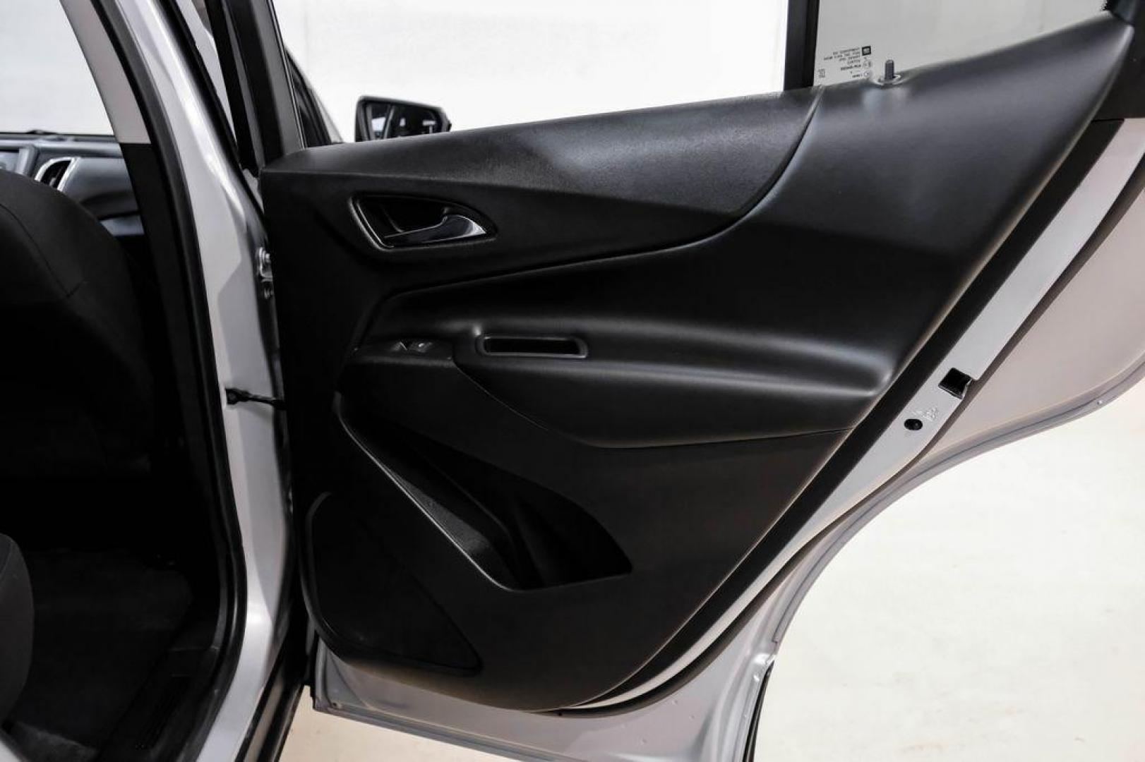 2020 Silver Ice Metallic /Jet Black Chevrolet Equinox LT (2GNAXUEV4L6) with an 1.5L DOHC engine, Automatic transmission, located at 15300 Midway Rd., Addison, TX, 75001, (972) 702-0011, 32.958321, -96.838074 - Photo#46