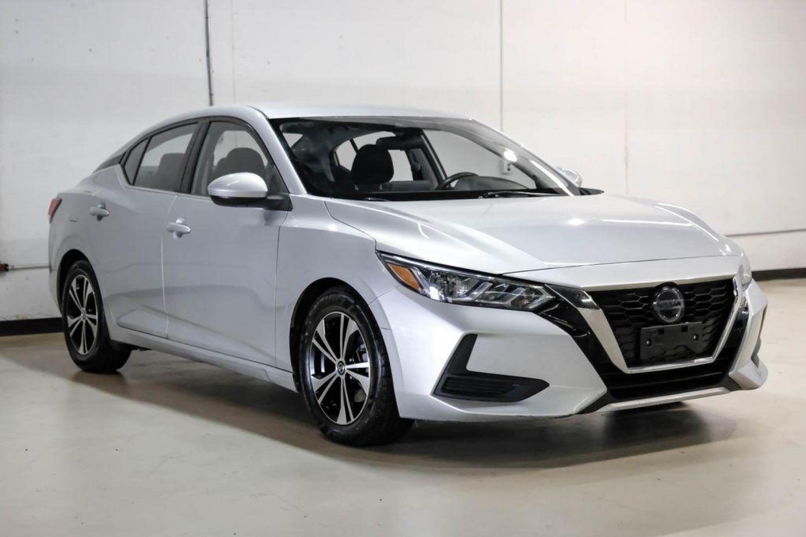 2021 Brilliant Silver Metallic /Charcoal Nissan Sentra SV (3N1AB8CV9MY) with an 2.0L DOHC engine, CVT transmission, located at 15300 Midway Rd., Addison, TX, 75001, (972) 702-0011, 32.958321, -96.838074 - Photo#5