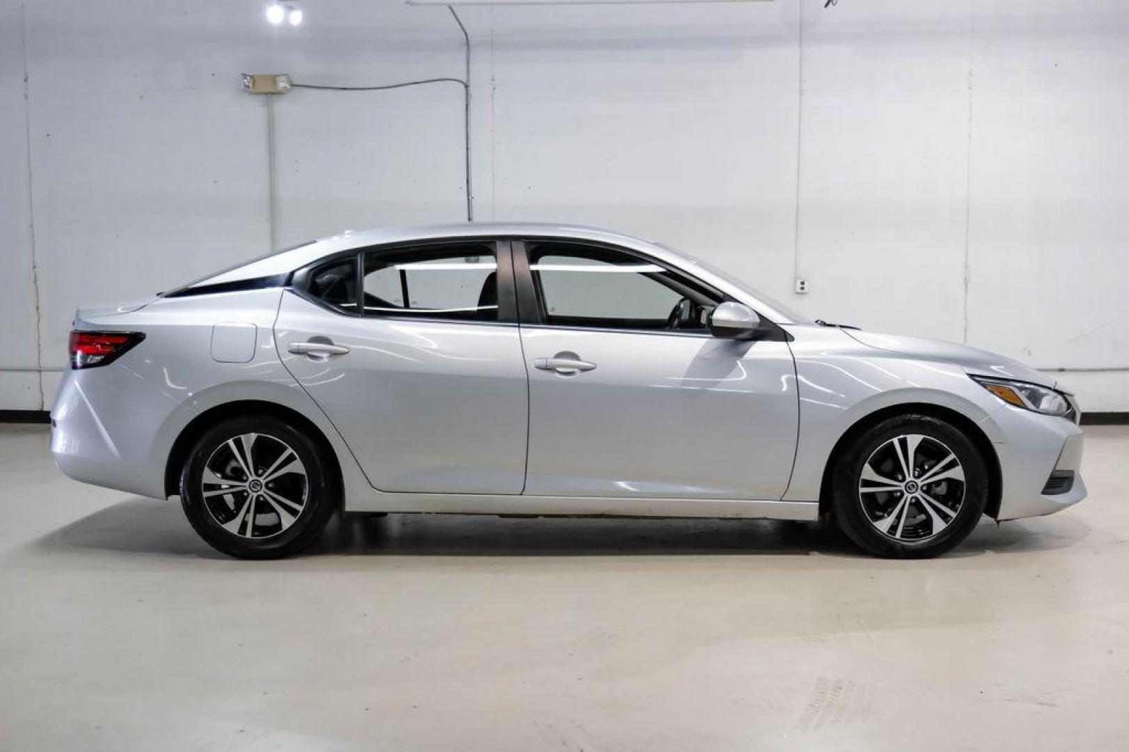 2021 Brilliant Silver Metallic /Charcoal Nissan Sentra SV (3N1AB8CV9MY) with an 2.0L DOHC engine, CVT transmission, located at 15300 Midway Rd., Addison, TX, 75001, (972) 702-0011, 32.958321, -96.838074 - Photo#6
