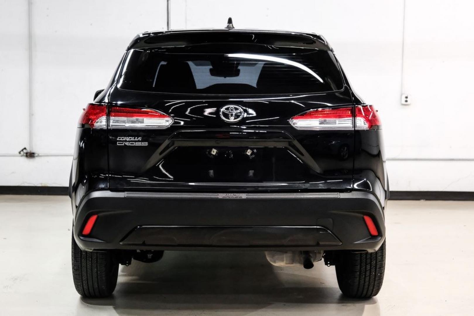 2023 Jet Black /Gray Toyota Corolla Cross L (7MUAAAAG1PV) with an 2.0L I4 PDI DOHC 16V LEV3-SULEV30 169hp engine, CVT transmission, located at 15300 Midway Rd., Addison, TX, 75001, (972) 702-0011, 32.958321, -96.838074 - Photo#8