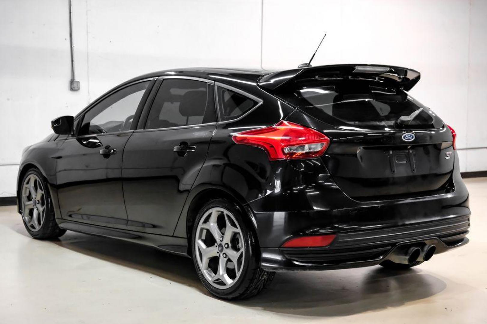 2015 Tuxedo Black /Black Ford Focus ST (1FADP3L97FL) with an EcoBoost 2.0L I4 GTDi DOHC Turbocharged VCT engine, Manual transmission, located at 15300 Midway Rd., Addison, TX, 75001, (972) 702-0011, 32.958321, -96.838074 - Photo#8