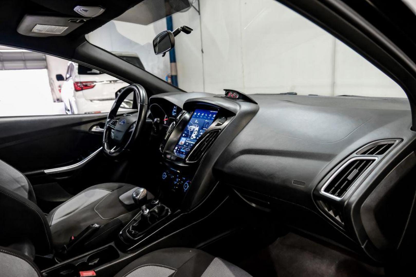 2015 Tuxedo Black /Black Ford Focus ST (1FADP3L97FL) with an EcoBoost 2.0L I4 GTDi DOHC Turbocharged VCT engine, Manual transmission, located at 15300 Midway Rd., Addison, TX, 75001, (972) 702-0011, 32.958321, -96.838074 - Photo#12