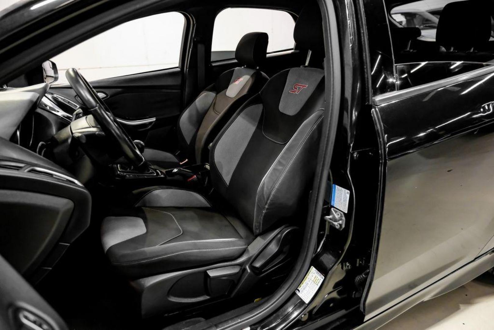 2015 Tuxedo Black /Black Ford Focus ST (1FADP3L97FL) with an EcoBoost 2.0L I4 GTDi DOHC Turbocharged VCT engine, Manual transmission, located at 15300 Midway Rd., Addison, TX, 75001, (972) 702-0011, 32.958321, -96.838074 - Photo#25