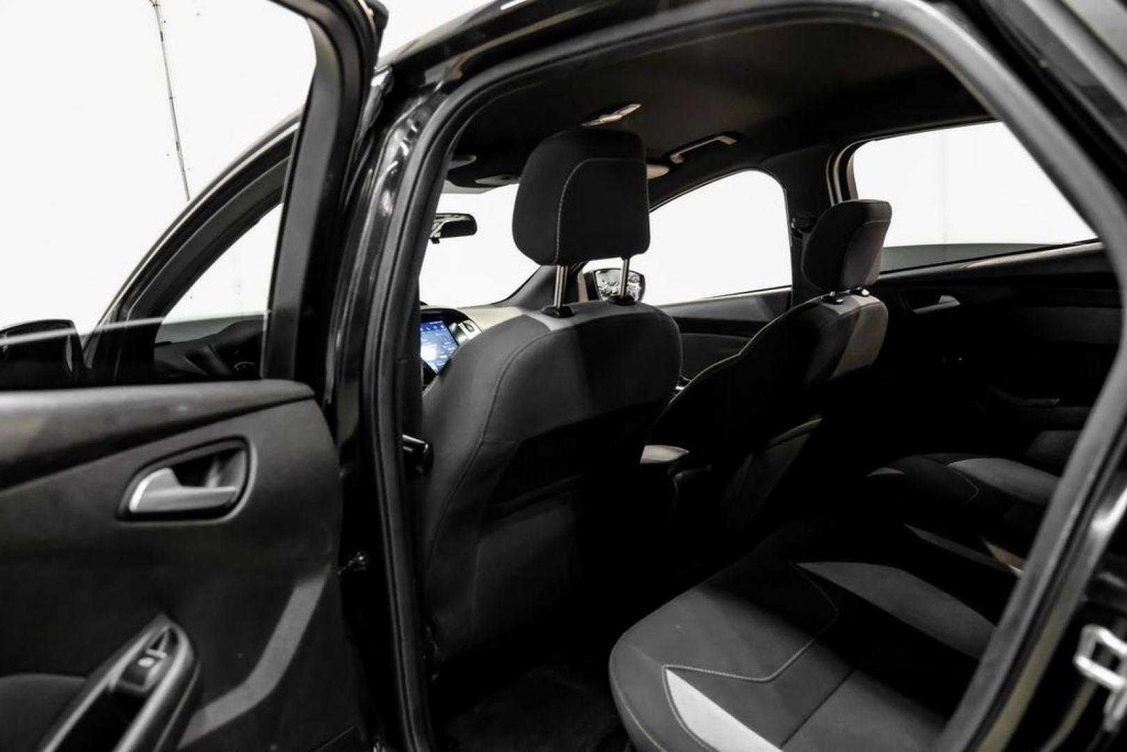 2015 Tuxedo Black /Black Ford Focus ST (1FADP3L97FL) with an EcoBoost 2.0L I4 GTDi DOHC Turbocharged VCT engine, Manual transmission, located at 15300 Midway Rd., Addison, TX, 75001, (972) 702-0011, 32.958321, -96.838074 - Photo#31