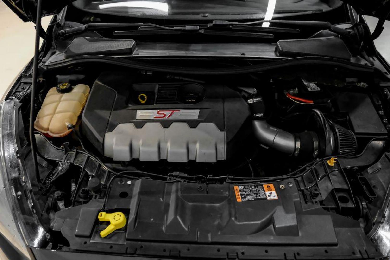 2015 Tuxedo Black /Black Ford Focus ST (1FADP3L97FL) with an EcoBoost 2.0L I4 GTDi DOHC Turbocharged VCT engine, Manual transmission, located at 15300 Midway Rd., Addison, TX, 75001, (972) 702-0011, 32.958321, -96.838074 - Photo#43