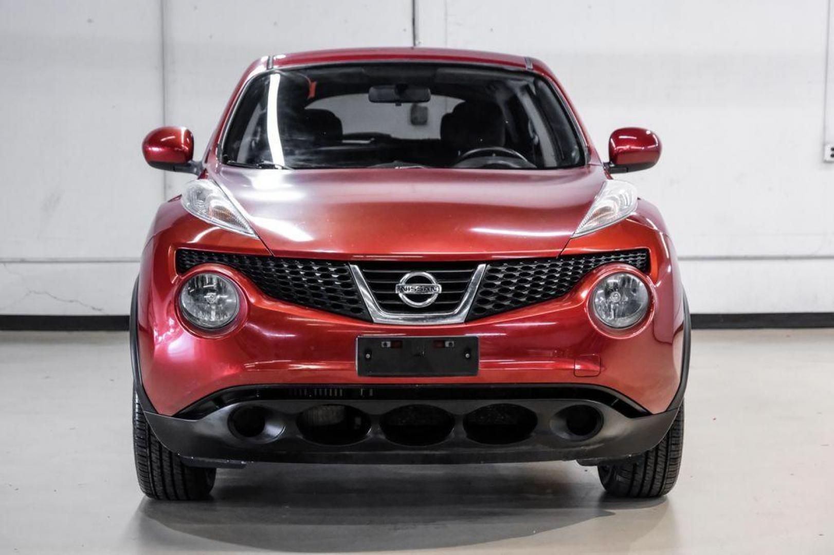 2013 Cayenne Red /Black Nissan Juke SV (JN8AF5MRXDT) with an 1.6L I4 DOHC 16V engine, CVT transmission, located at 15300 Midway Rd., Addison, TX, 75001, (972) 702-0011, 32.958321, -96.838074 - Photo#5