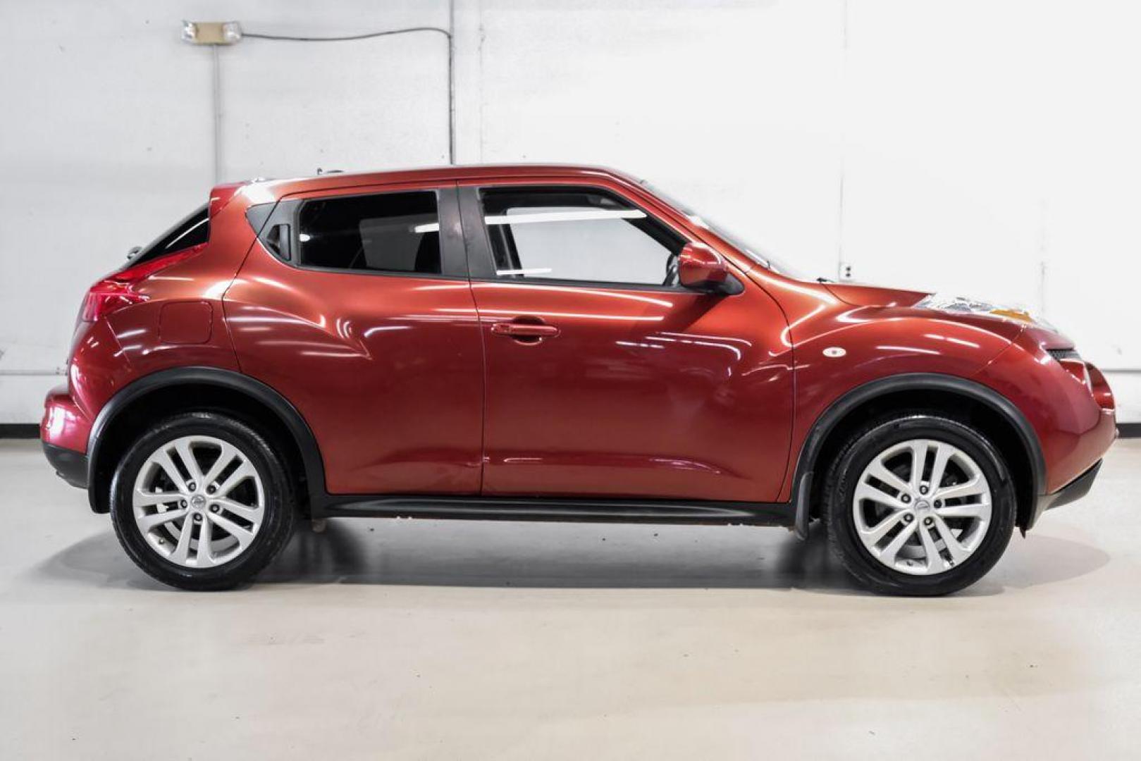 2013 Cayenne Red /Black Nissan Juke SV (JN8AF5MRXDT) with an 1.6L I4 DOHC 16V engine, CVT transmission, located at 15300 Midway Rd., Addison, TX, 75001, (972) 702-0011, 32.958321, -96.838074 - Photo#7