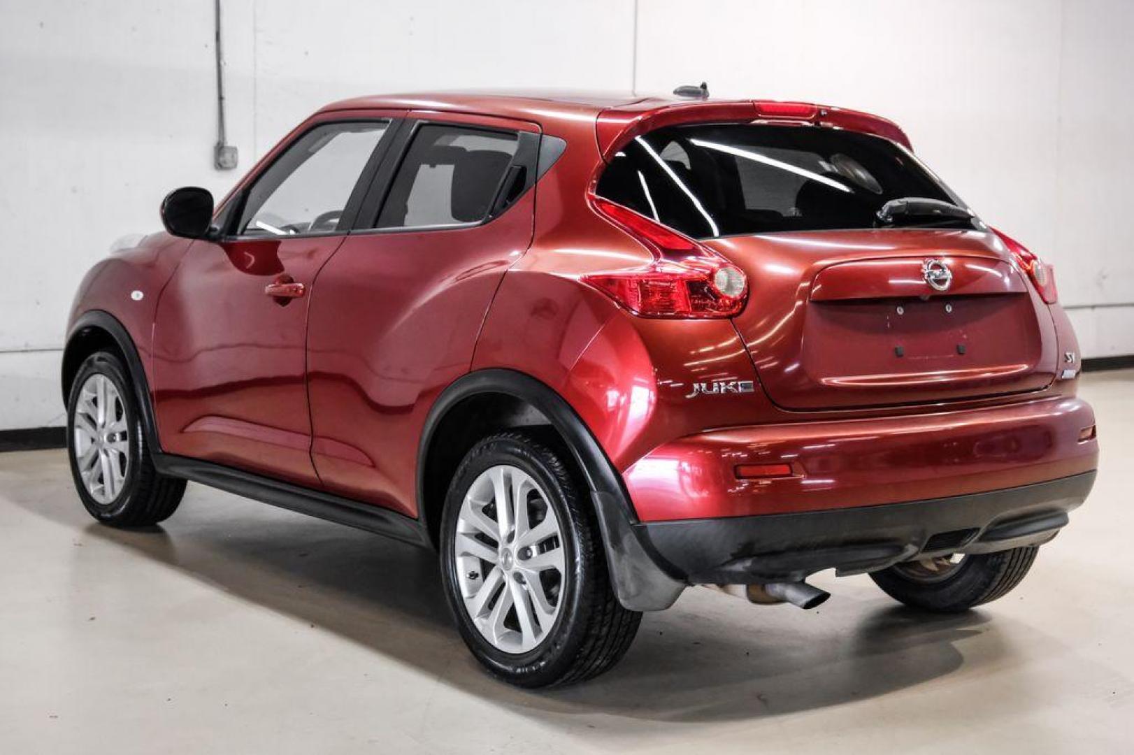 2013 Cayenne Red /Black Nissan Juke SV (JN8AF5MRXDT) with an 1.6L I4 DOHC 16V engine, CVT transmission, located at 15300 Midway Rd., Addison, TX, 75001, (972) 702-0011, 32.958321, -96.838074 - Photo#10