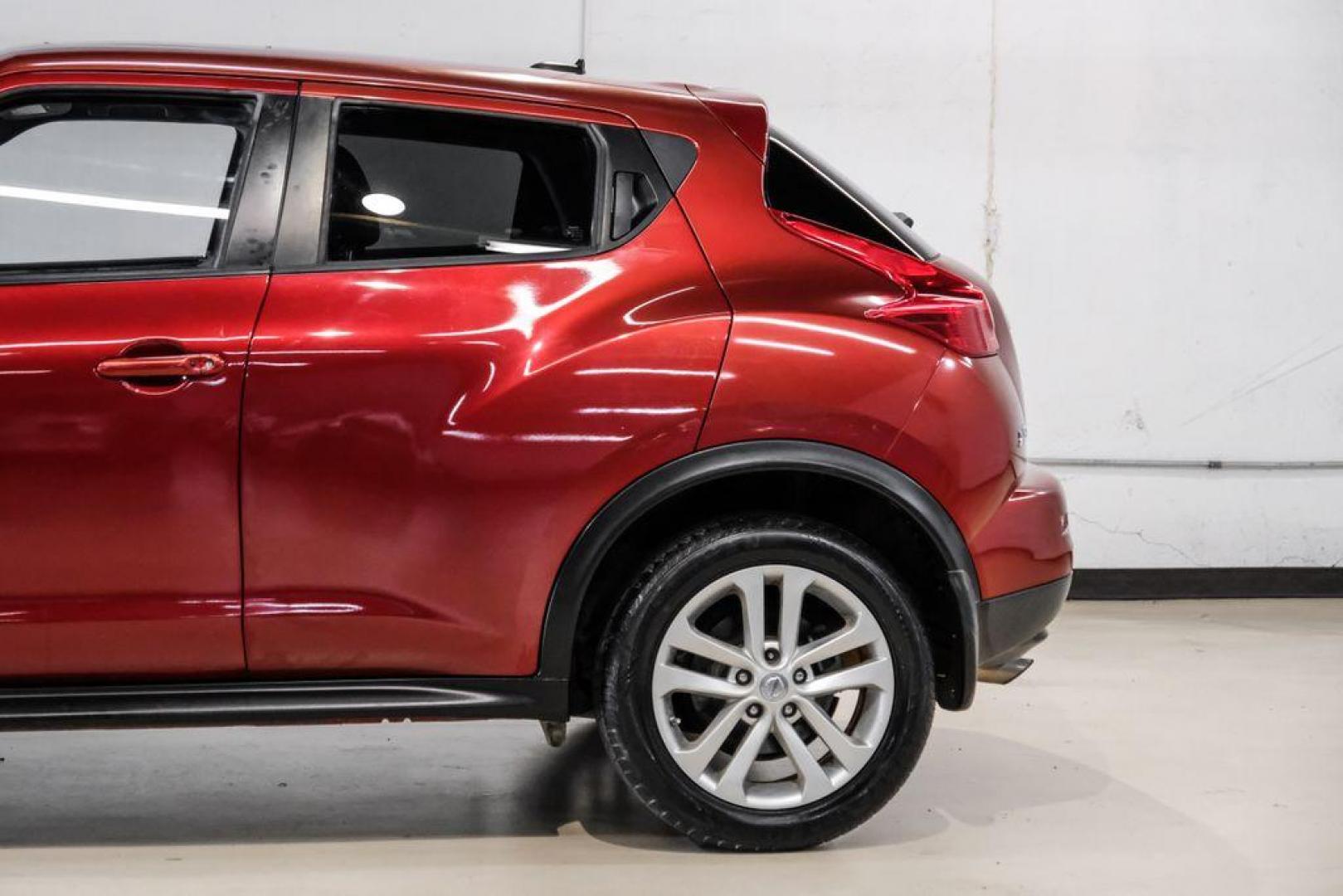 2013 Cayenne Red /Black Nissan Juke SV (JN8AF5MRXDT) with an 1.6L I4 DOHC 16V engine, CVT transmission, located at 15300 Midway Rd., Addison, TX, 75001, (972) 702-0011, 32.958321, -96.838074 - Photo#13