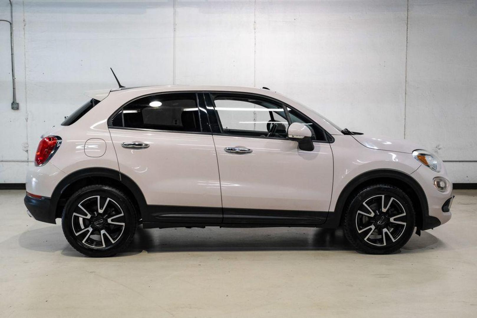 2016 Grigio /Black/Red Fiat 500X Easy (ZFBCFXBT2GP) with an 2.4L I4 MultiAir engine, Automatic transmission, located at 15300 Midway Rd., Addison, TX, 75001, (972) 702-0011, 32.958321, -96.838074 - Photo#6