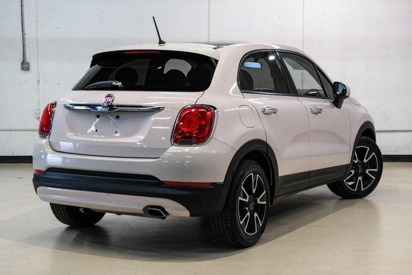 2016 Grigio /Black/Red Fiat 500X Easy (ZFBCFXBT2GP) with an 2.4L I4 MultiAir engine, Automatic transmission, located at 15300 Midway Rd., Addison, TX, 75001, (972) 702-0011, 32.958321, -96.838074 - Photo#7