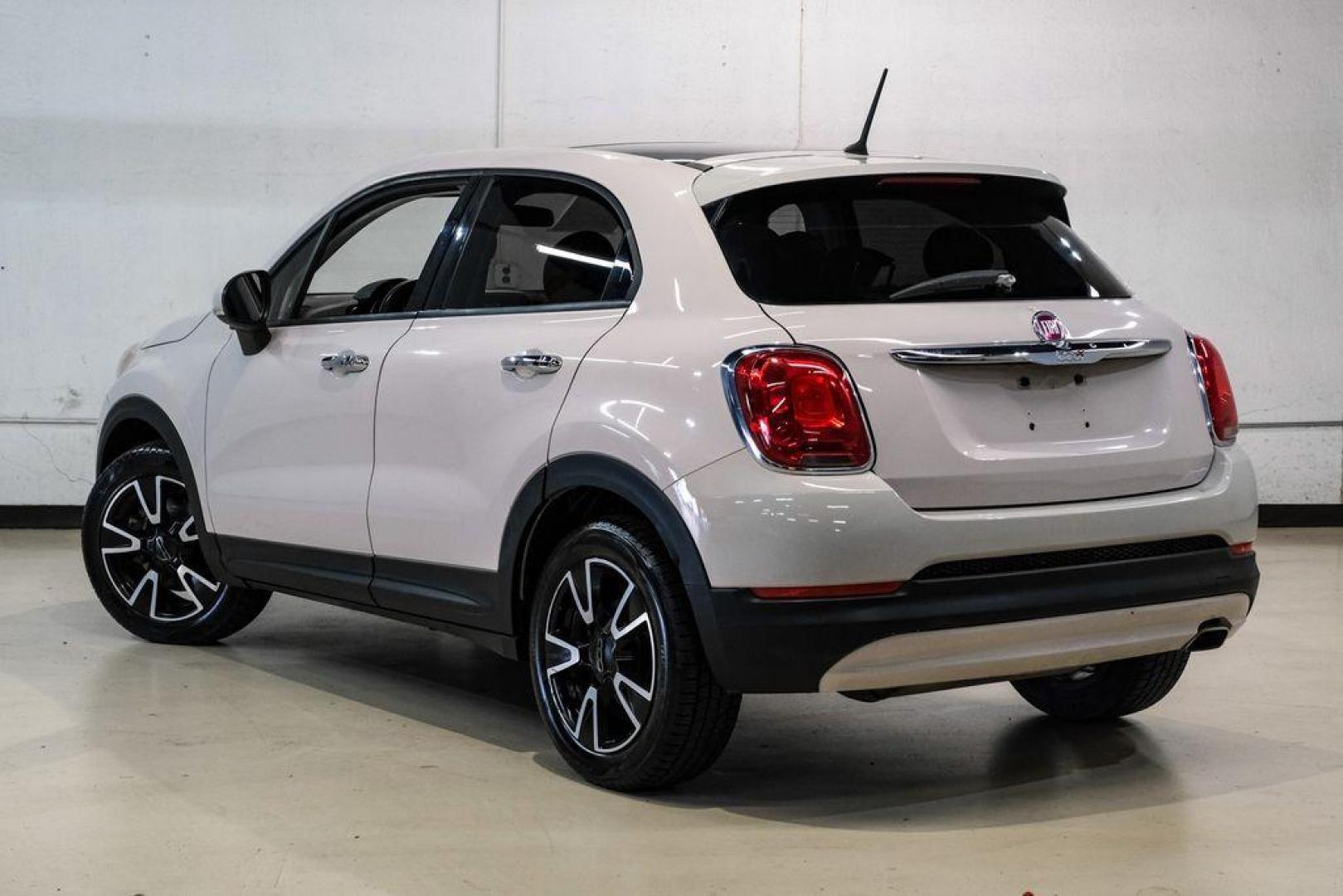 2016 Grigio /Black/Red Fiat 500X Easy (ZFBCFXBT2GP) with an 2.4L I4 MultiAir engine, Automatic transmission, located at 15300 Midway Rd., Addison, TX, 75001, (972) 702-0011, 32.958321, -96.838074 - Photo#9