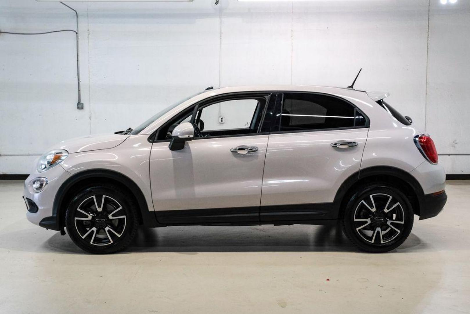 2016 Grigio /Black/Red Fiat 500X Easy (ZFBCFXBT2GP) with an 2.4L I4 MultiAir engine, Automatic transmission, located at 15300 Midway Rd., Addison, TX, 75001, (972) 702-0011, 32.958321, -96.838074 - Photo#10