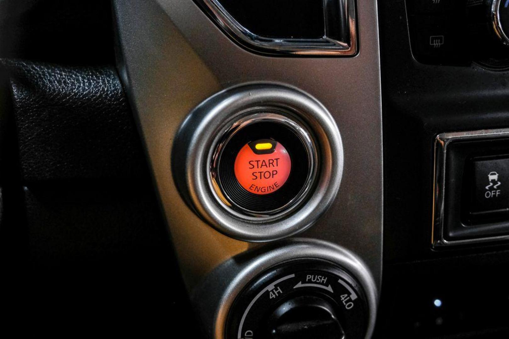 2021 Gun Metallic /Black Nissan Titan SV (1N6AA1ED4MN) with an 5.6L V8 DOHC 32V 400hp engine, Automatic transmission, located at 15300 Midway Rd., Addison, TX, 75001, (972) 702-0011, 32.958321, -96.838074 - Photo#20