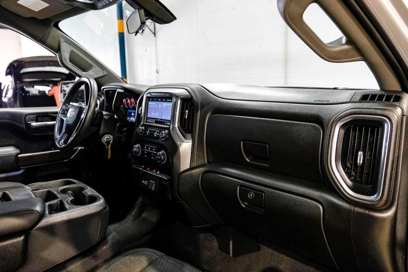 2020 Silver Ice Metallic /Jet Black Chevrolet Silverado 1500 LT (1GCRYDED0LZ) with an EcoTec3 5.3L V8 engine, Automatic transmission, located at 15300 Midway Rd., Addison, TX, 75001, (972) 702-0011, 32.958321, -96.838074 - Photo#13