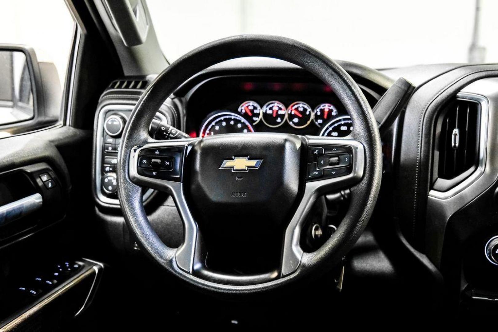 2020 Silver Ice Metallic /Jet Black Chevrolet Silverado 1500 LT (1GCRYDED0LZ) with an EcoTec3 5.3L V8 engine, Automatic transmission, located at 15300 Midway Rd., Addison, TX, 75001, (972) 702-0011, 32.958321, -96.838074 - Photo#15
