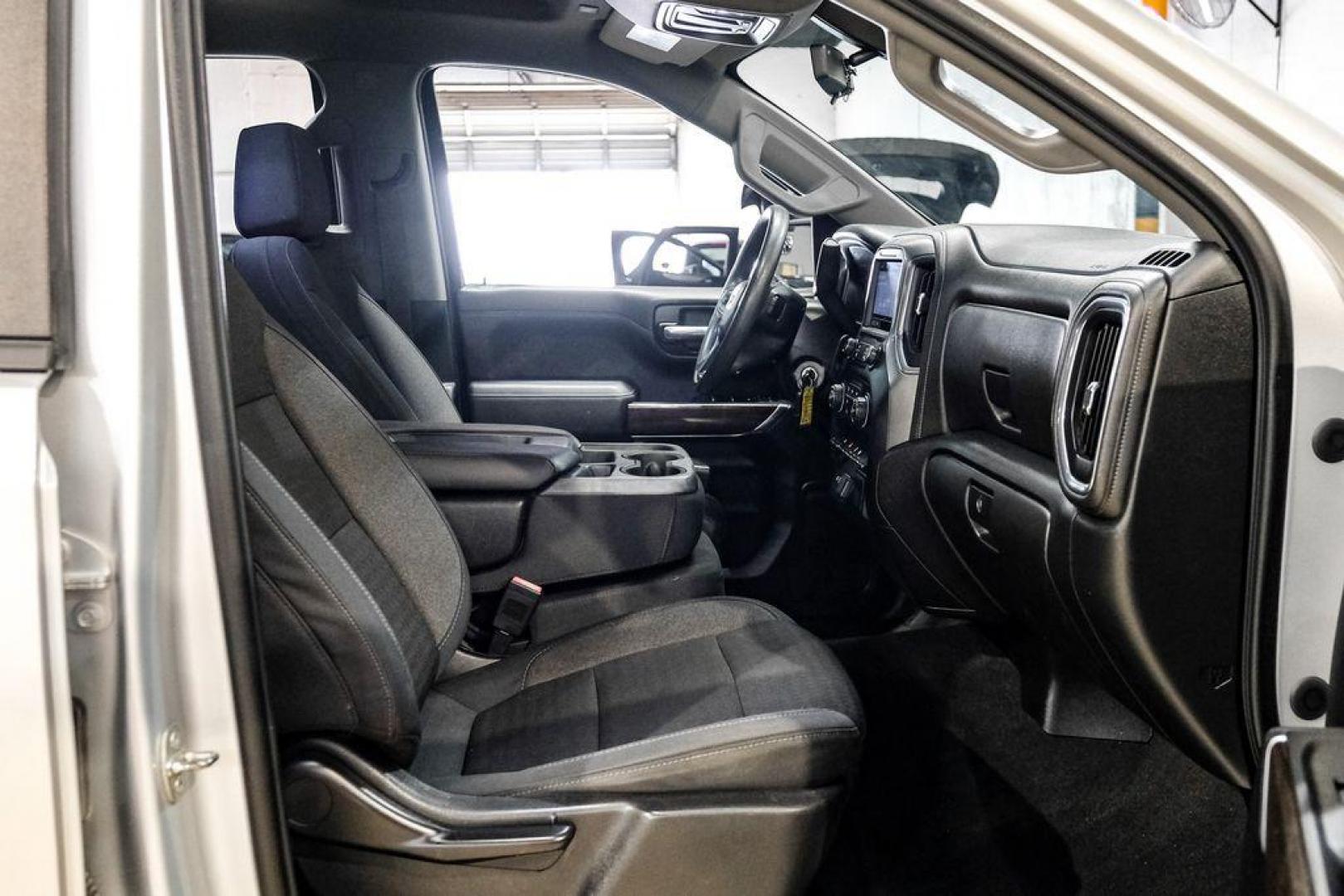 2020 Silver Ice Metallic /Jet Black Chevrolet Silverado 1500 LT (1GCRYDED0LZ) with an EcoTec3 5.3L V8 engine, Automatic transmission, located at 15300 Midway Rd., Addison, TX, 75001, (972) 702-0011, 32.958321, -96.838074 - Photo#28