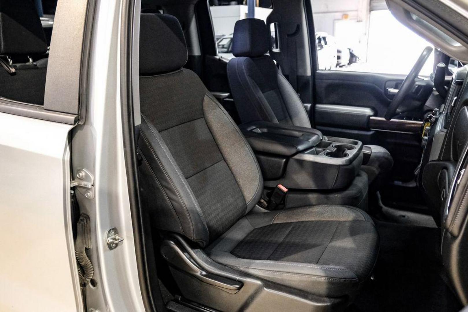 2020 Silver Ice Metallic /Jet Black Chevrolet Silverado 1500 LT (1GCRYDED0LZ) with an EcoTec3 5.3L V8 engine, Automatic transmission, located at 15300 Midway Rd., Addison, TX, 75001, (972) 702-0011, 32.958321, -96.838074 - Photo#29