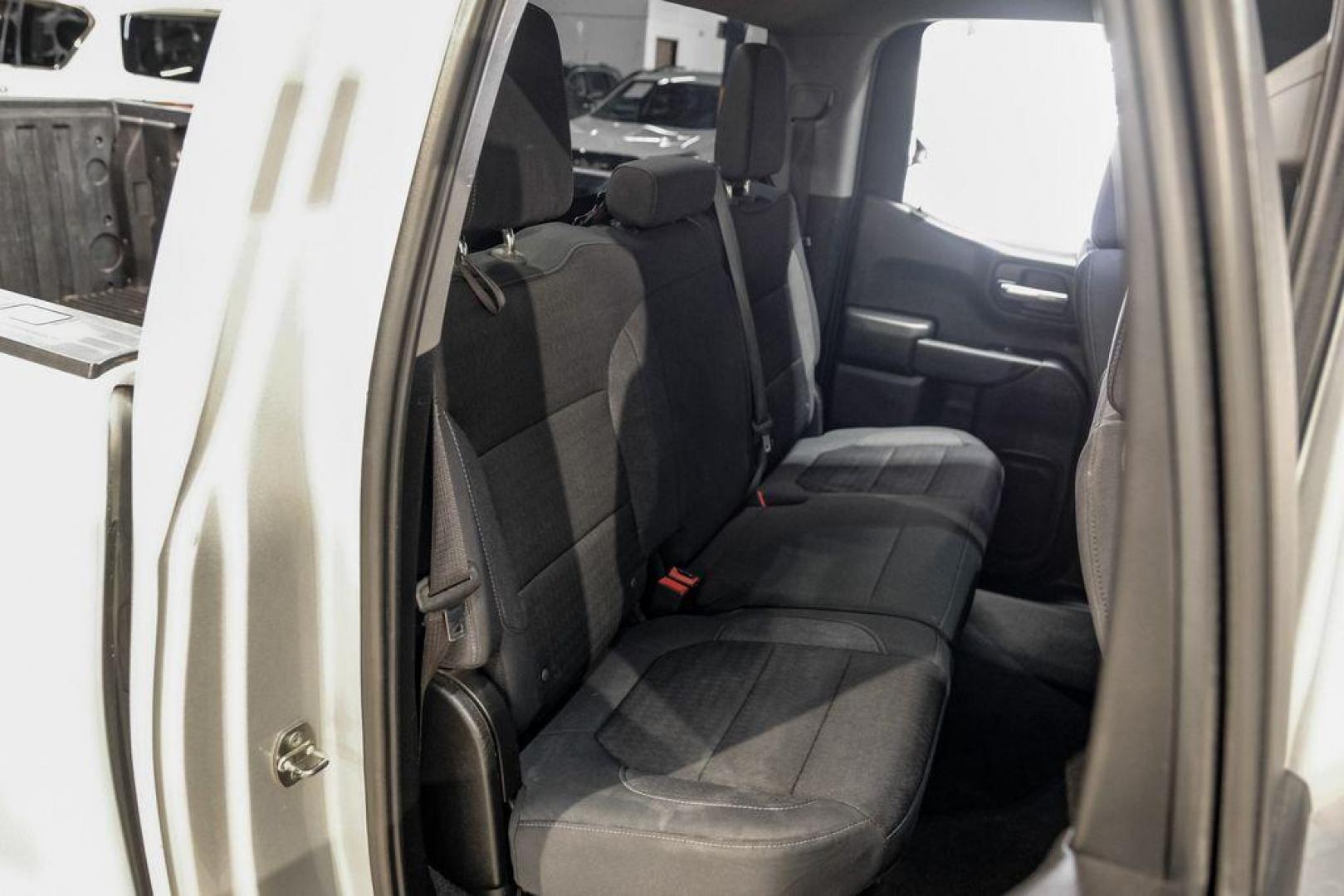 2020 Silver Ice Metallic /Jet Black Chevrolet Silverado 1500 LT (1GCRYDED0LZ) with an EcoTec3 5.3L V8 engine, Automatic transmission, located at 15300 Midway Rd., Addison, TX, 75001, (972) 702-0011, 32.958321, -96.838074 - Photo#30