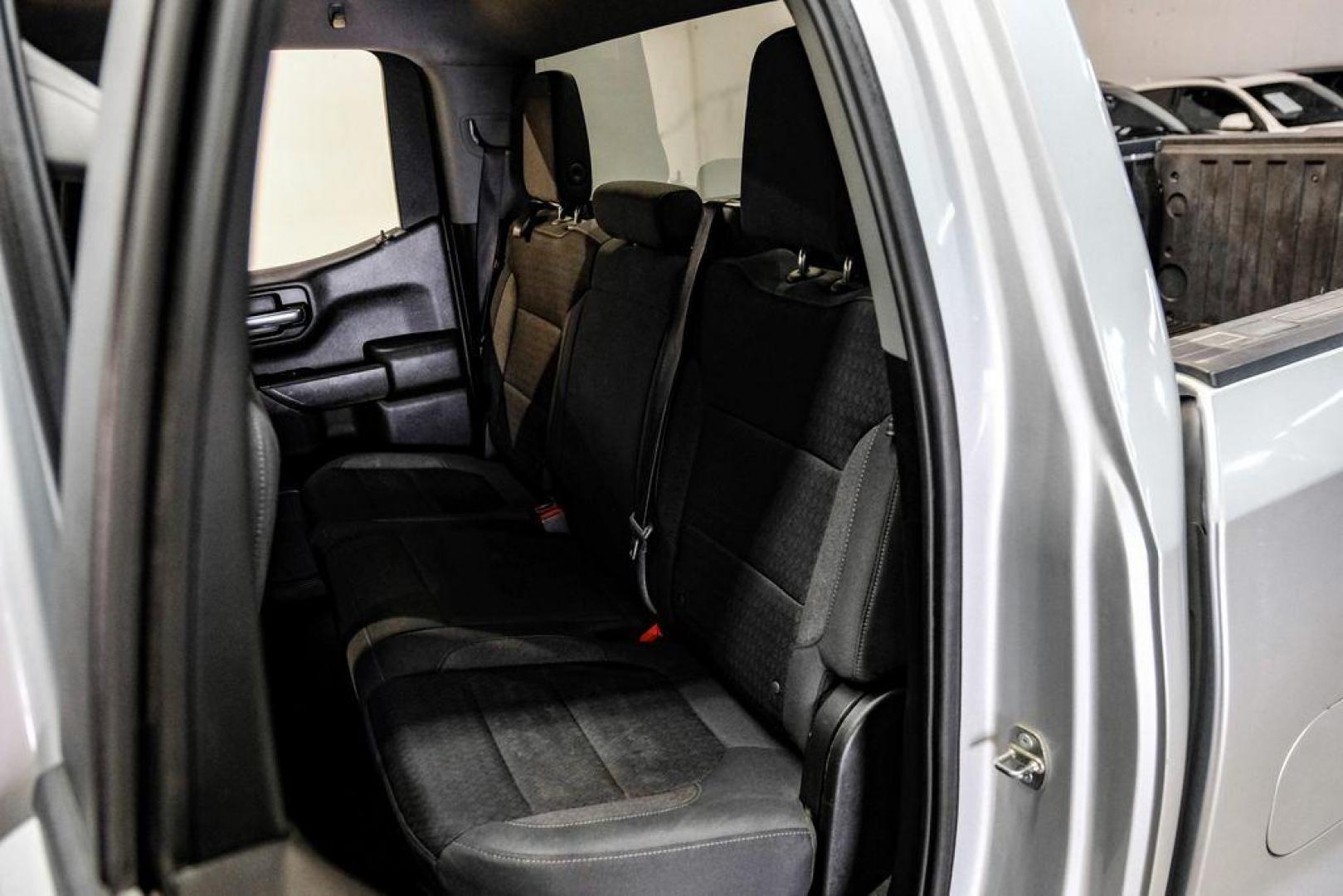 2020 Silver Ice Metallic /Jet Black Chevrolet Silverado 1500 LT (1GCRYDED0LZ) with an EcoTec3 5.3L V8 engine, Automatic transmission, located at 15300 Midway Rd., Addison, TX, 75001, (972) 702-0011, 32.958321, -96.838074 - Photo#33
