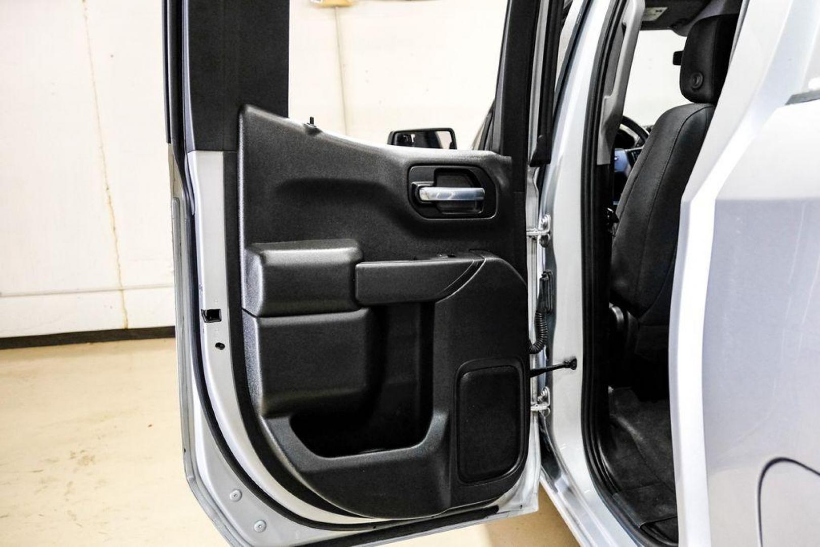 2020 Silver Ice Metallic /Jet Black Chevrolet Silverado 1500 LT (1GCRYDED0LZ) with an EcoTec3 5.3L V8 engine, Automatic transmission, located at 15300 Midway Rd., Addison, TX, 75001, (972) 702-0011, 32.958321, -96.838074 - Photo#39