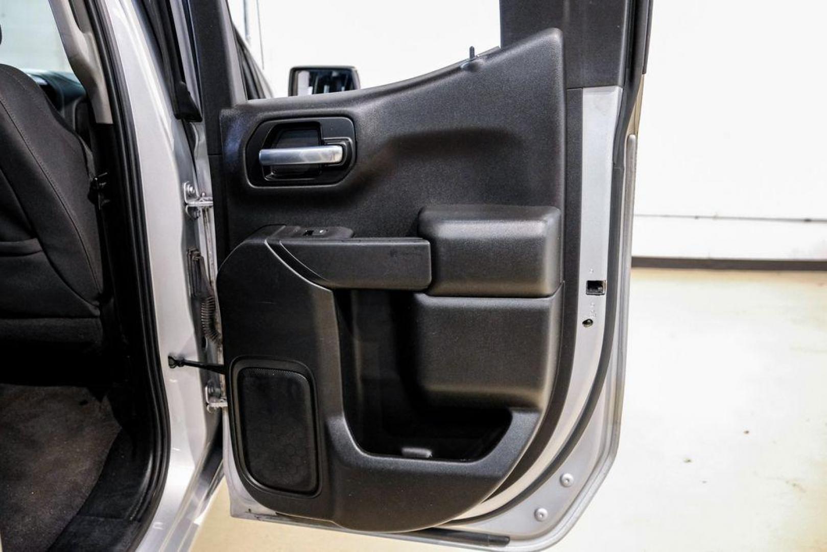 2020 Silver Ice Metallic /Jet Black Chevrolet Silverado 1500 LT (1GCRYDED0LZ) with an EcoTec3 5.3L V8 engine, Automatic transmission, located at 15300 Midway Rd., Addison, TX, 75001, (972) 702-0011, 32.958321, -96.838074 - Photo#40