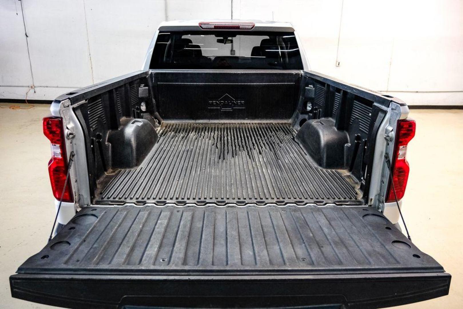 2020 Silver Ice Metallic /Jet Black Chevrolet Silverado 1500 LT (1GCRYDED0LZ) with an EcoTec3 5.3L V8 engine, Automatic transmission, located at 15300 Midway Rd., Addison, TX, 75001, (972) 702-0011, 32.958321, -96.838074 - Photo#47